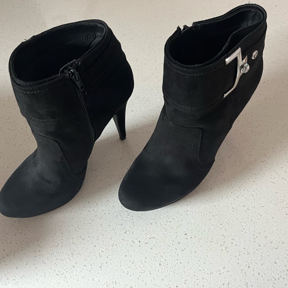 Women’s Guess Boots size 10 - Picture 2 of 3